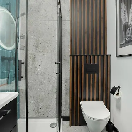 Spacious In A Quiet Area Of By Renters Апартаменты *