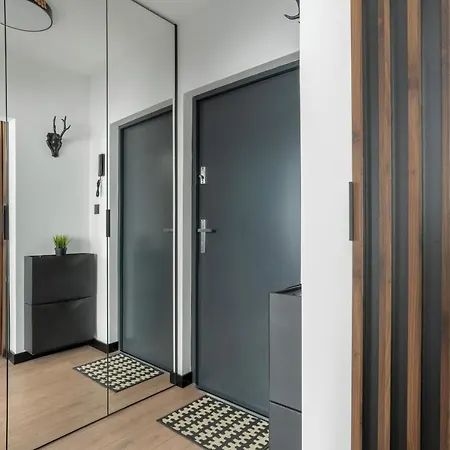 Spacious In A Quiet Area Of By Renters