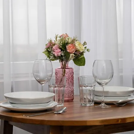 Spacious In A Quiet Area Of By Renters *