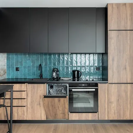 Spacious In A Quiet Area Of By Renters